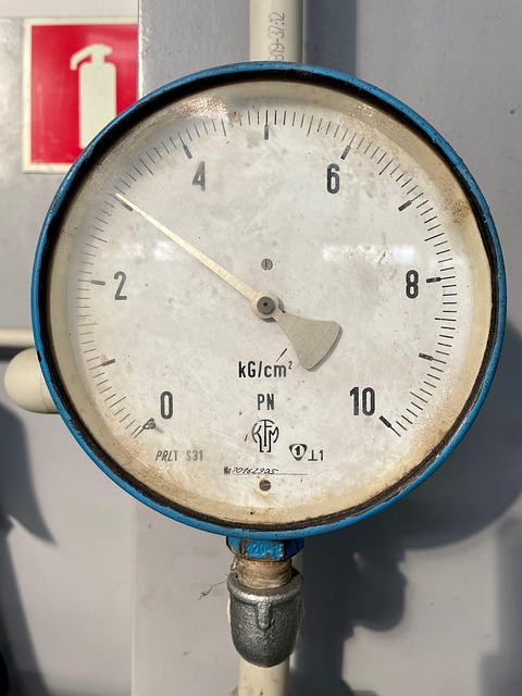 Manometer zeigt Wasserdruck an
